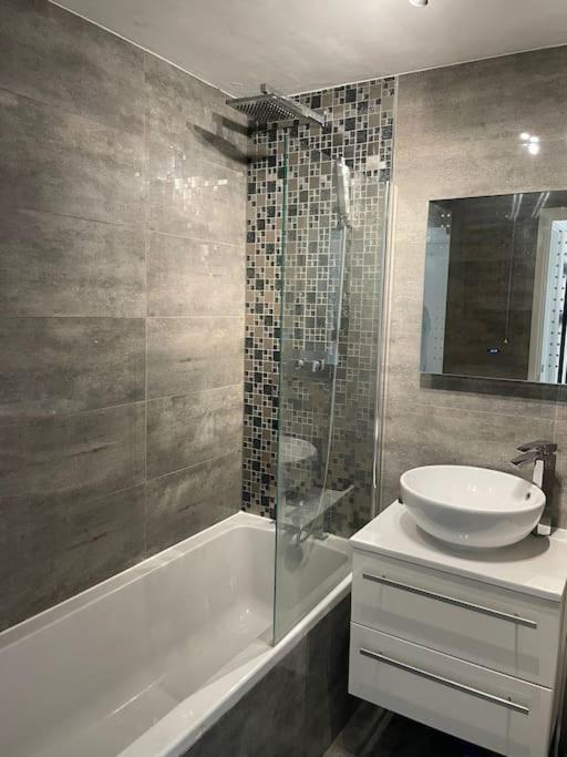 Grays Serviced Apartment Stifford Exterior photo